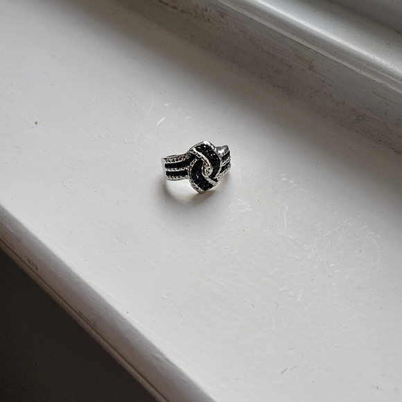 LADIES NEW SIZE 66 BLACK ONYX SILVER AWIRL FASHIONISTA  RING - Picture 5 of 5